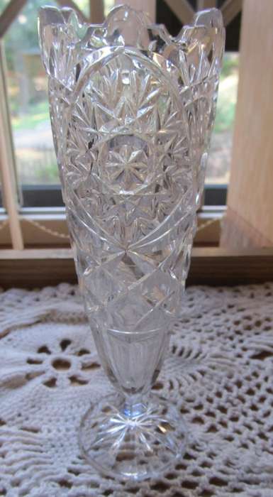 CRYSTAL GLASS VASE