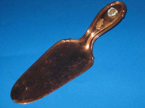 ORNAMENTAL COPPER CAKE LIFTER