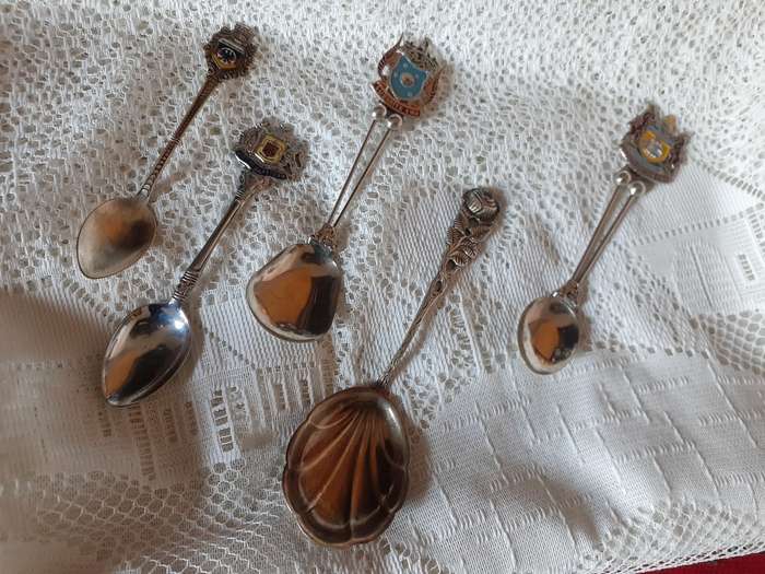 Collection of collectable teaspoons