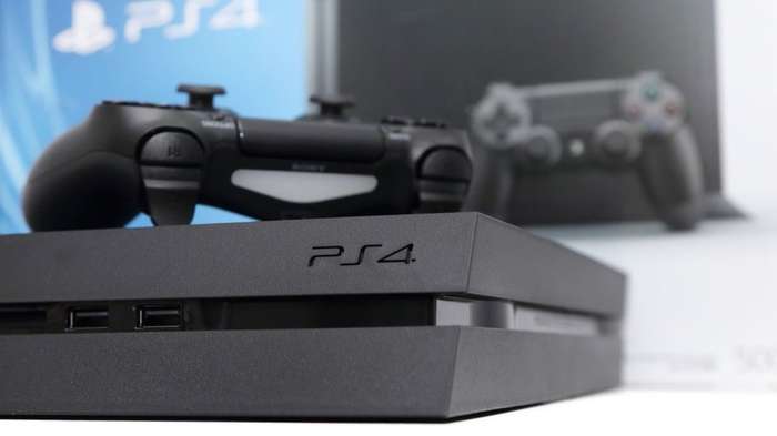 PS4 1TB with Latest FIFA 18 Console 2X LIMITED CONTROLLERS EXCELLENT CONDITION!!!