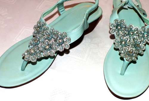 WOW!!! Queenspark size 8 Lady's beautiiful bling Sandles, Band new never been used