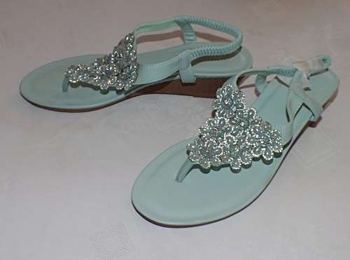 WOW!!! Queenspark size 8 Lady's beautiiful bling Sandles, Band new never been used