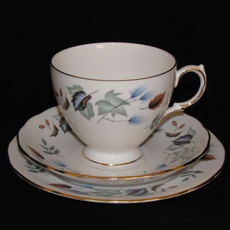 Colclough Linden Tea Trio Consisting of Cup, Saucer and Cake Plate + Lemon Tea Bag