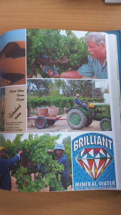 " AFRICA TRAVELS IN EXTREME WINE TERRITORY-UNCORKED " SIGNED BY THE FAMOUSE PLATTERS !!!