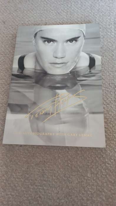 SCARCE SIGNED BOOK " PENNY HEYNS " SIGNED BY THE LEGEND SWIMMER