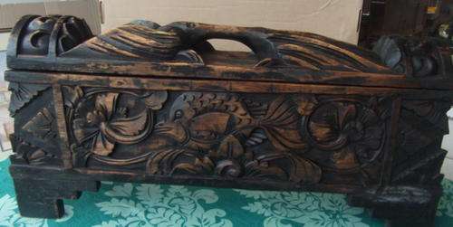 STUNNINGLY CARVED KIST - BEAUTIFUL