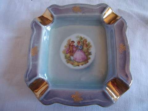 PRETTY BAVARIA ASHTRAY WITH CLASSIC FRENCH SCENE