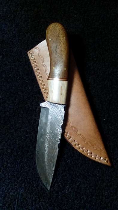 Hand Made Damascus Steel Hunting Knife