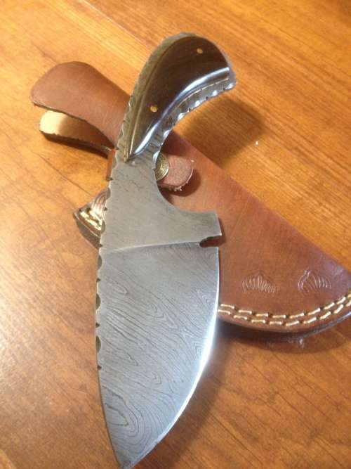 Hand Made Damascus Steel Hunting Knife-NO RESERVE AUCTION !!!