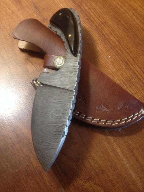 Hand Made Damascus Steel Hunting Knife-NO RESERVE AUCTION !!!