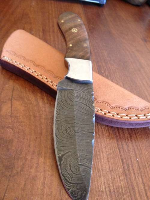 HANDMADE DAMASCUS STEEL HUNTING KNIFE !!!