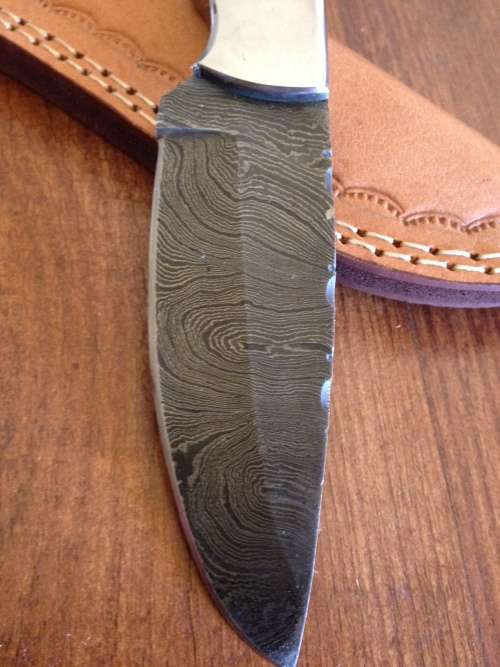 HANDMADE DAMASCUS STEEL HUNTING KNIFE !!!