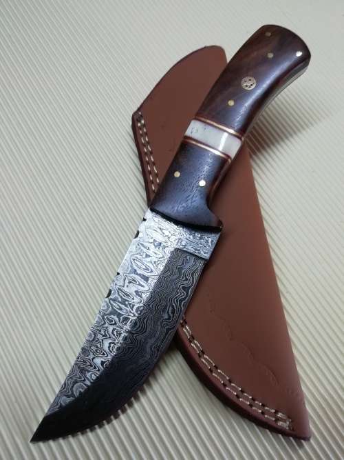 HANDMADE DAMASCUS STEEL HUNTING KNIFE !!!