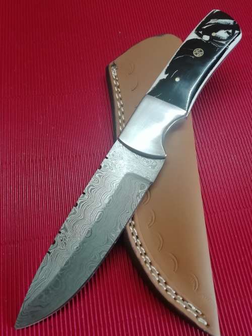 HANDMADE DAMASCUS STEEL HUNTING KNIFE !!!