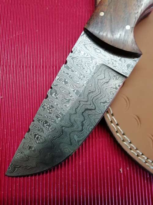 HANDMADE DAMASCUS STEEL HUNTING KNIFE !!!