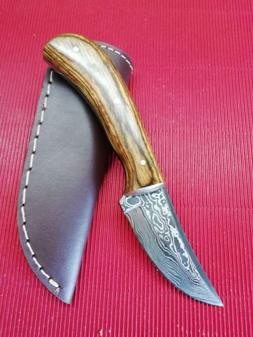HANDMADE DAMASCUS STEEL SKINNING KNIFE !!!
