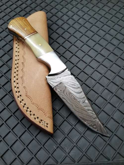 HANDMADE DAMASCUS STEEL HUNTING KNIFE !!!