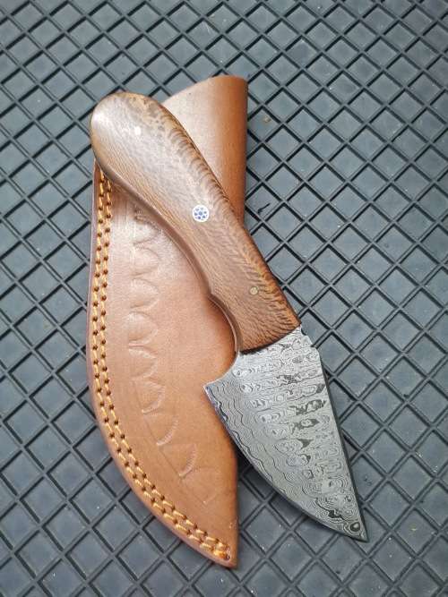 HANDMADE DAMASCUS STEEL HUNTING KNIFE