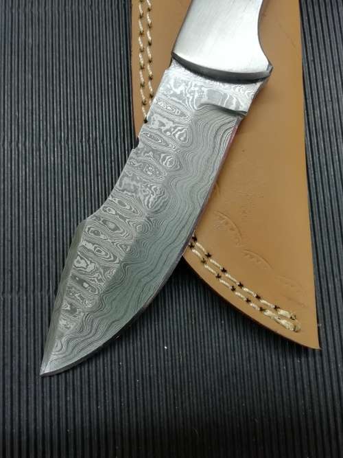 HANDMADE DAMASCUS STEEL HUNTING KNIFE !!!