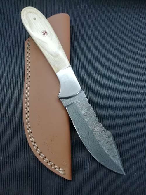 HANDMADE DAMASCUS STEEL HUNTING KNIFE !!!