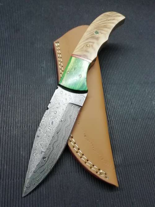 HANDMADE DAMASCUS STEEL HUNTING KNIFE !!!