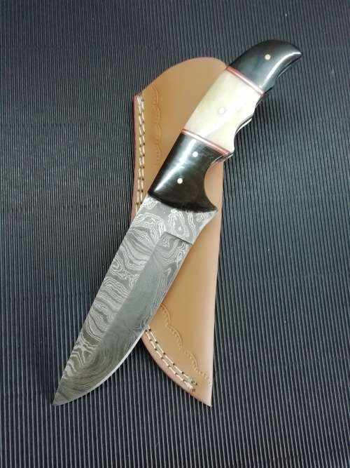 HANDMADE DAMASCUS STEEL HUNTING KNIFE !!!