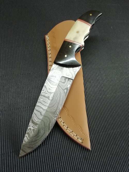 HANDMADE DAMASCUS STEEL HUNTING KNIFE !!!