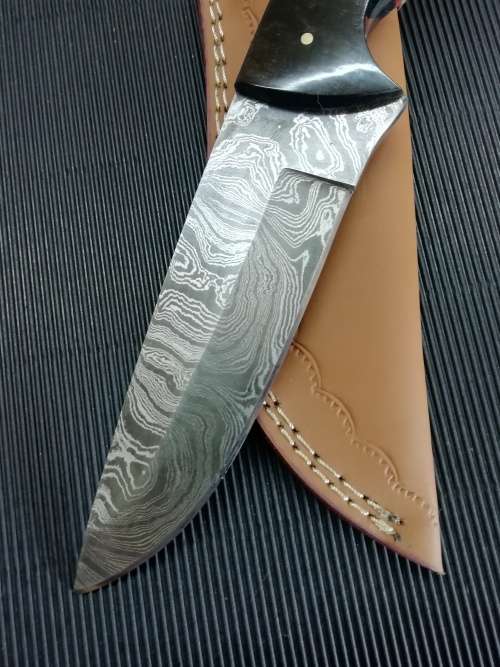 HANDMADE DAMASCUS STEEL HUNTING KNIFE !!!