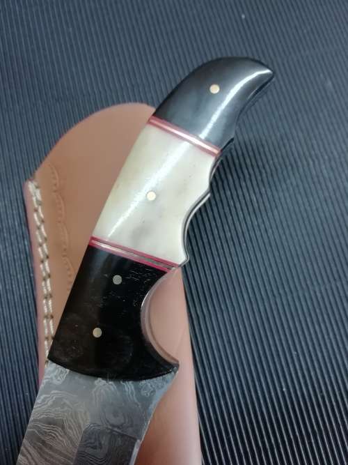 HANDMADE DAMASCUS STEEL HUNTING KNIFE !!!