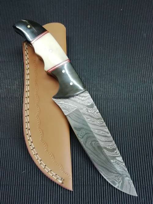 HANDMADE DAMASCUS STEEL HUNTING KNIFE !!!