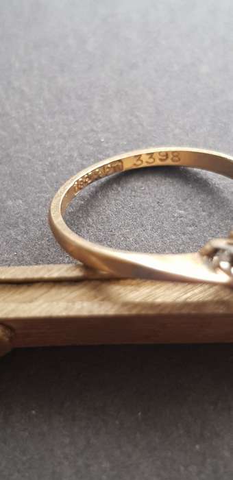 18K GOLD & PLATINUM RING SET WITH 3 DIAMONDS