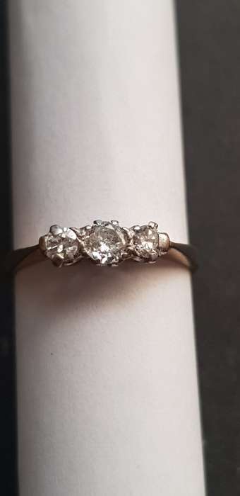 18K GOLD & PLATINUM RING SET WITH 3 DIAMONDS