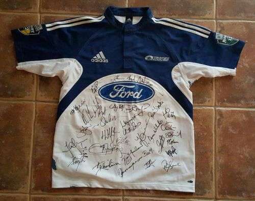 Signed 2005 AUCKLAND BLUES SUPER 12 rugby jersey