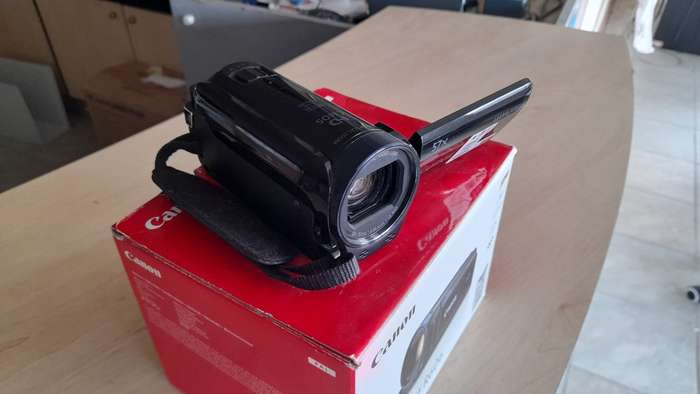 Canon LEGRIA HF R606 Full HD Camcorder