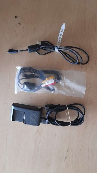 Sanyo Dual Camera Xacti 720p HD VPC-CG10 Camcorder + Free 16GB SD Card