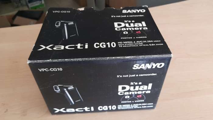Sanyo Dual Camera Xacti 720p HD VPC-CG10 Camcorder + Free 16GB SD Card