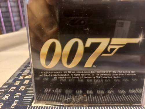 007 James Bond Land Drover Defender -Quantum of Sollace