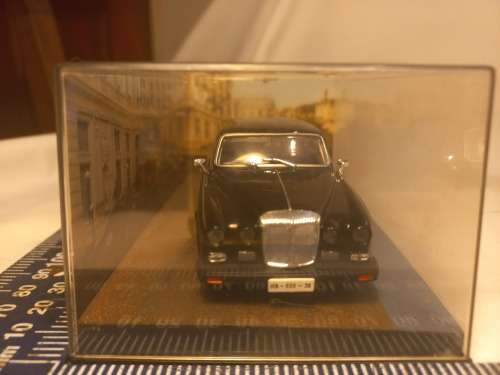 007 James Bond Daimler Limousine - Casino Royal