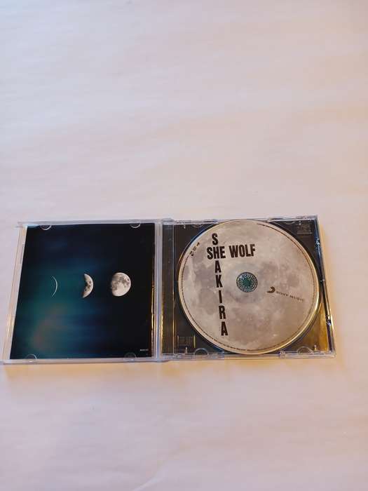 Shakira, She Wolf CD, U.A.E.