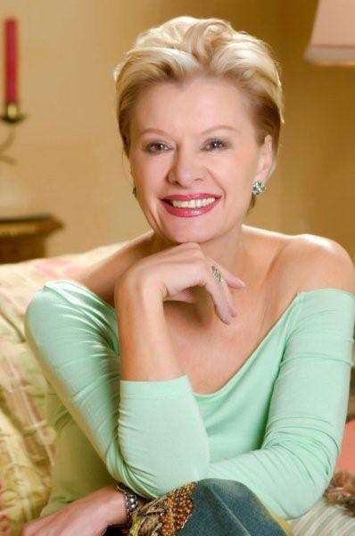 Edith Venter  A lunch date full of high society gossip