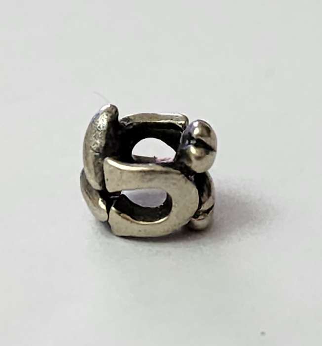 LETTER BEAD U - RETIRED BEAD