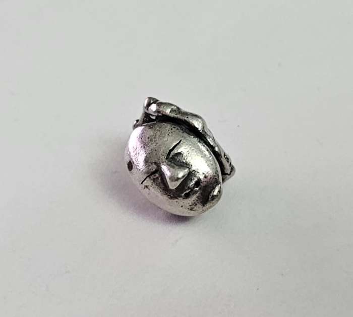 NOH MASK TROLLBEAD - UNITED STATES WORLD BEAD - RETIRED