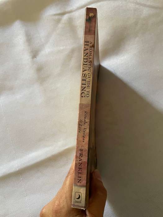 Romantic Guide to Handfasting - Anna Franklin
