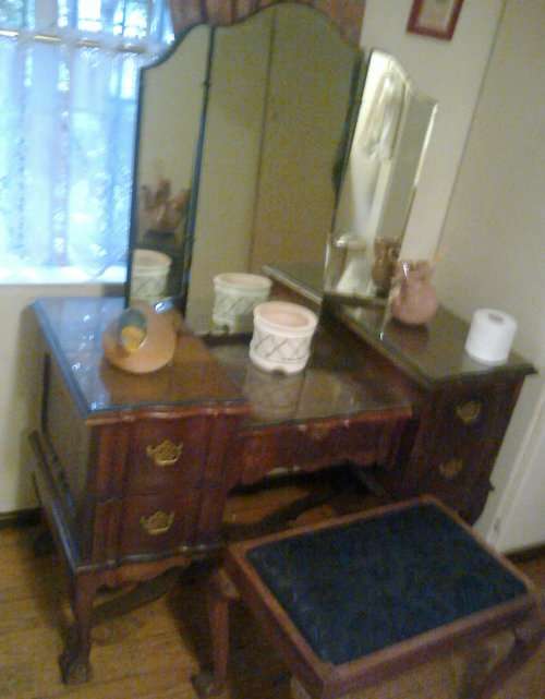 STUNNING IMBUIA BALL AND CLAW KNEEHOLE DRESSING TABLE WITH PROTECTIVE GLASS