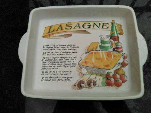 VINTAGE RAYWARE LASAGNE DISH WITH RECIPE ON - (Or is it Lasagna ?)