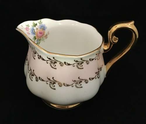 Royal Albert Un-named Milk jug Pastel Pink