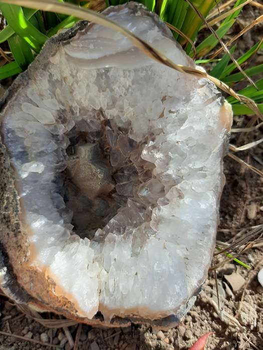 UNUSUAL QUARTZ GEODE WITH DOGTOOTH CRYSTALS