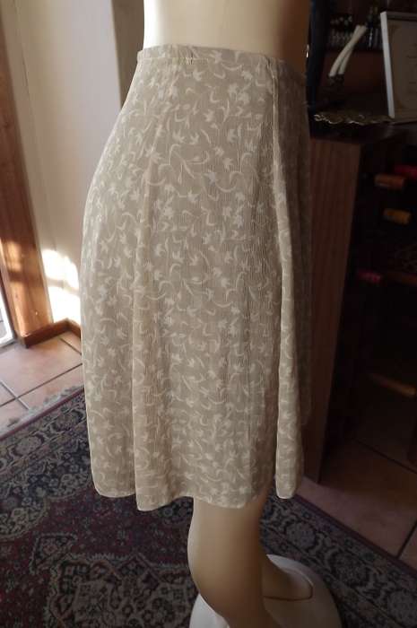 Cute beige with thin white flower pattern lined skater skirt.size 32/8.Sheer polyester fabric