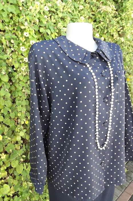 Excellent quality "Montrica" blouse from Europe in silky polyester fabric.Size 40/16.New condition