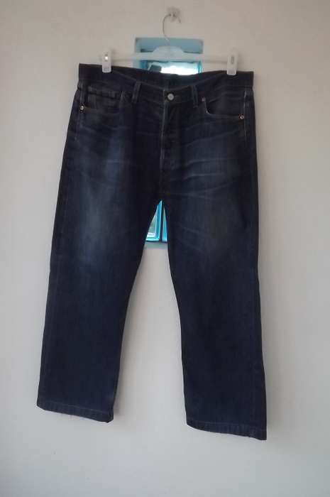 Men's "Levi" blue denim pants.Size 38 waist.Buttoned front.Good used condition.